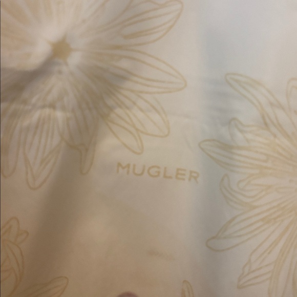 Mugler Angel Metallic Gold Star flat pouch - Picture 5 of 8